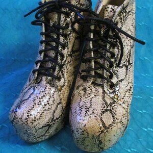 Nature Breeze Snakeskin Print Lace Up 5" Block Heel Ankle Boot/Shoes - Size 8